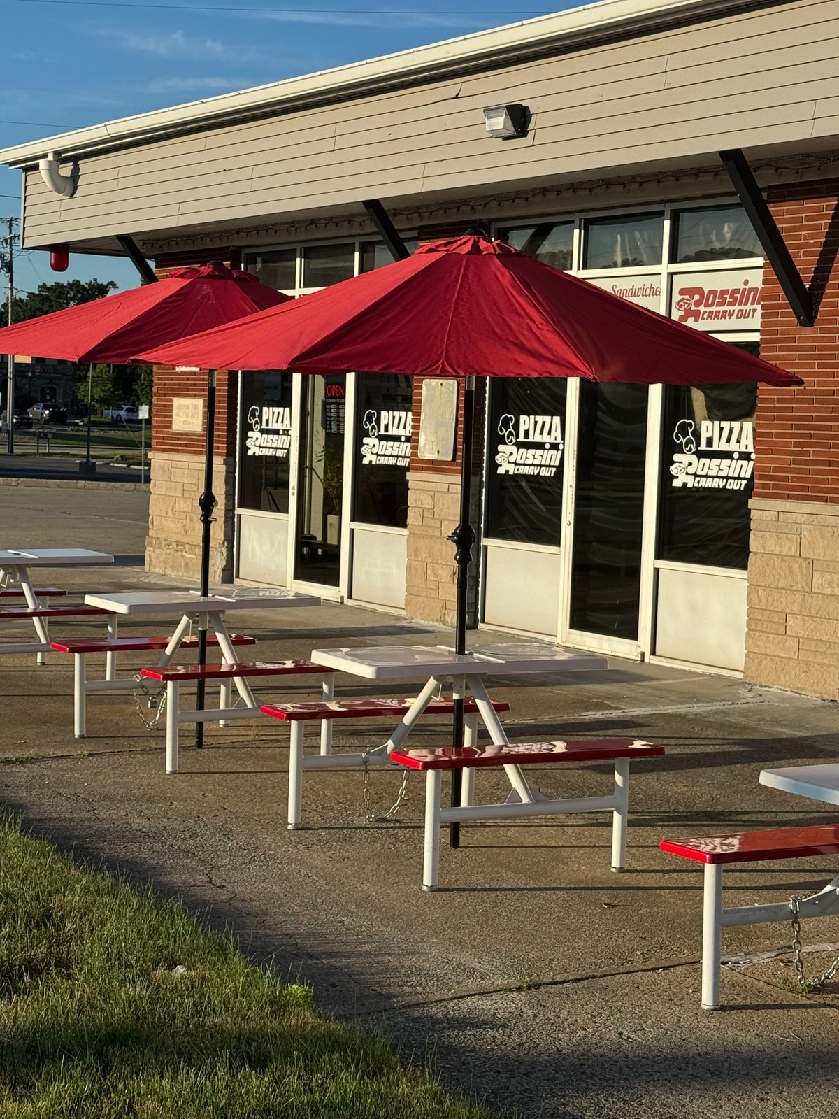 Rossini outdoor patio seating at the Granger location